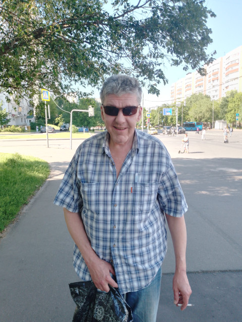Андрей, Россия, Москва, 54 года. Курю. Пью редко. Есть кошка