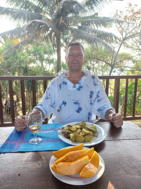 Сергей, Санкт-Петербург, м. Ломоносовская, 56 лет, 1 ребенок. Познакомлюсь с женщиной для любви и серьезных отношений, брака и создания семьи. Живу один в своей квартире. Не курю. Хорошая работа. 