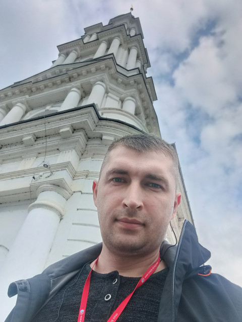 Андрей, Россия, Москва, 40 лет. Живу в районе Селигерской. Есть любимая работа, но есть время встречаться. В свободное время гуляю в