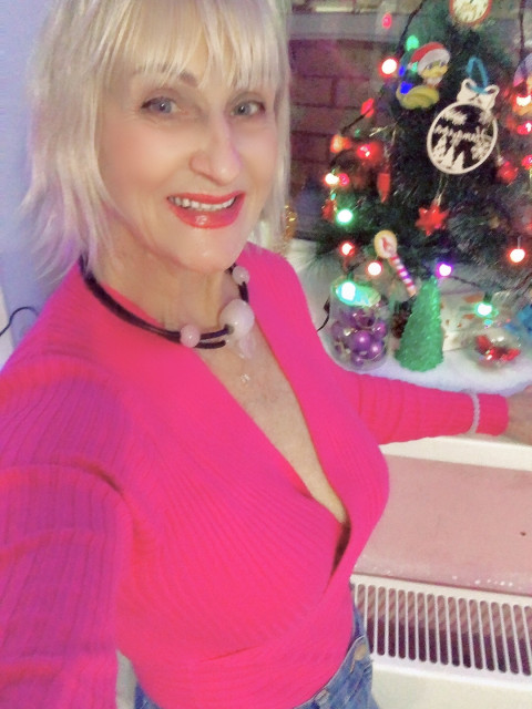 Наташа, Москва, м. Савёловская, 63 года, 2 ребенка. Познакомлюсь с уверенным в себе, с чувством юмора, твердо стоящим на ногах мужчиной, который ищет сеРазведена, имею 2 взрослых детей. .. Блондинка, симпатичная, спортивная, люблю спорт, садоводство, п