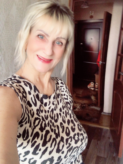 Наташа, Москва, м. Савёловская, 63 года, 2 ребенка. Познакомлюсь с уверенным в себе, с чувством юмора, твердо стоящим на ногах мужчиной, который ищет сеРазведена, имею 2 взрослых детей. .. Блондинка, симпатичная, спортивная, люблю спорт, садоводство, п