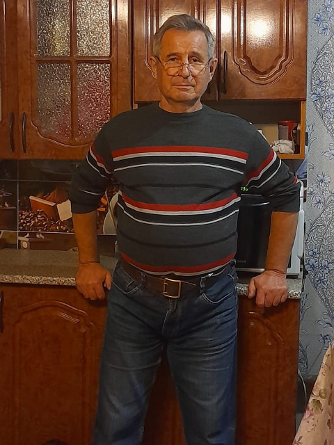 Василий Травин, Россия, Касимов, 54 года. Хочу найти Нормальную не полную... Здоровый образ жизни.. 
Не пью не курю, мобилен... С чувством юмора позетивен. 