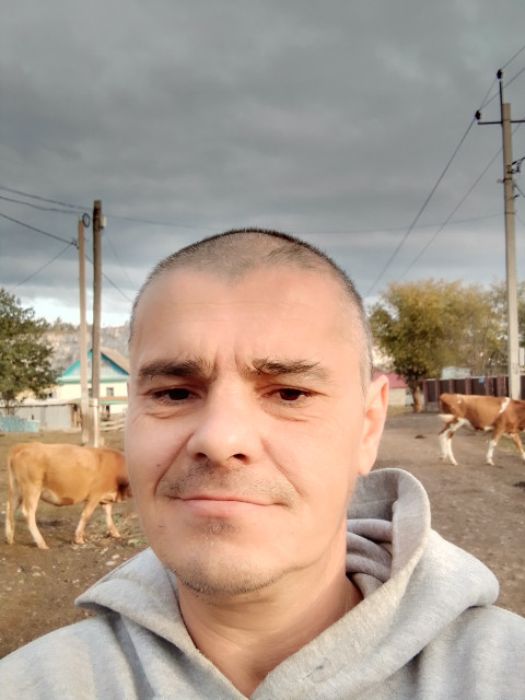 Нурислам Хазиев, Россия, Уфа, 46 лет, 1 ребенок. Хочу найти Добрую и не конфликтную ну если только малость стервозную, чтобы мне жизнь медом не казалась. 
Для Добрый, общительный, люблю ездить на природу. 