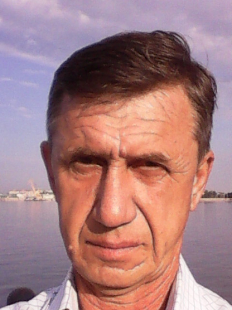 Александр, Россия, Астрахань, 52 года. Познакомлюсь с женщиной для любви и серьезных отношений. Добрый, с чувством юмора, курю, не пью, не красавец, я такой какой есть, фото вышлю в личку. 