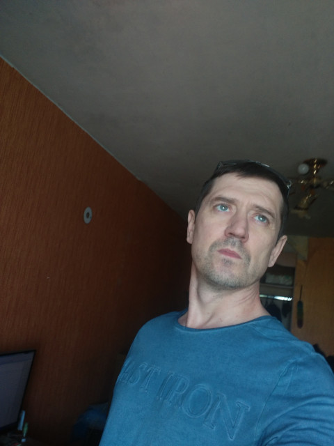 Вениамин, Россия, Барнаул, 41 год. Не курящий, не гулящий, имеется хобби- электроника. 