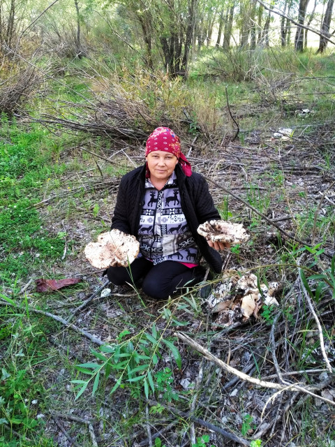 Ирина, Россия, Оренбург, 50 лет, 2 ребенка. Познакомлюсь с мужчиной для дружбы и общения. Живу в сельской местности на Урале, работаю. Веду своё хозяйство, занимаюсь огородом. Воспитываю дву