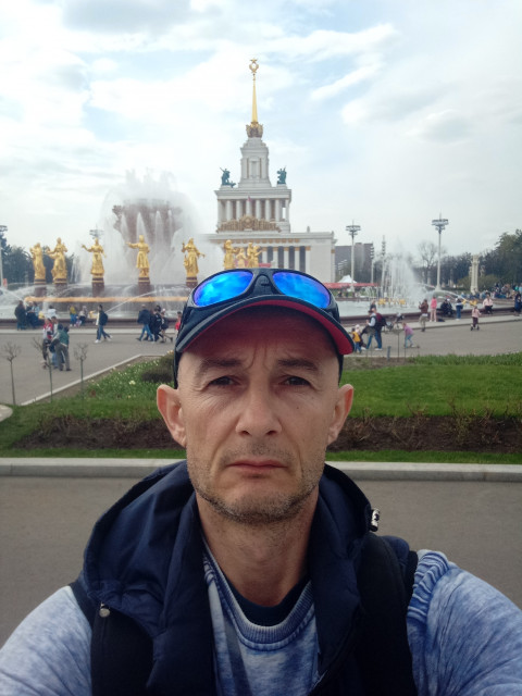 Александр, Россия, Москва, 48 лет. Познакомлюсь с женщиной для дружбы и общения. Мужчина 46. 