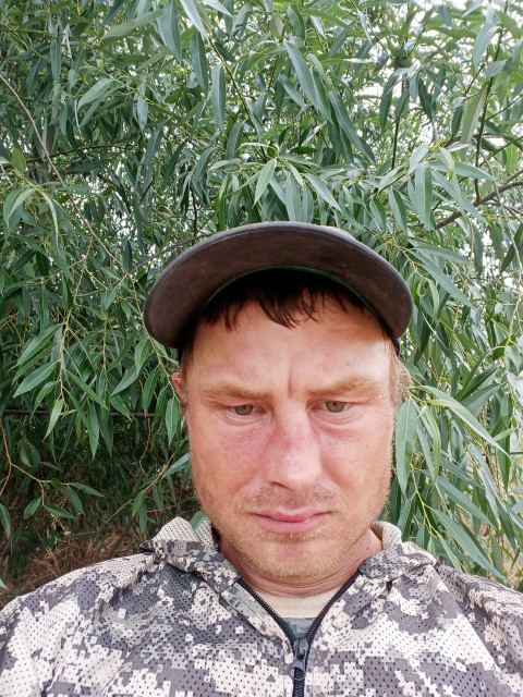 Павел, Россия, Ейск, 31 год. Пока живу и работаю в Краснодаре работаю на рыб стане детей нет свое жилье только на Урале думаю про