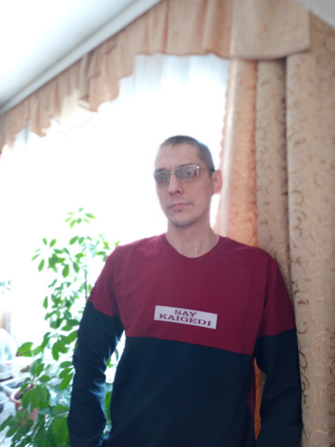 Алексей, Россия, Кологрив, 41 год. Познакомлюсь с женщиной для дружбы и общения. С 2012 являюсь инвалидом 3 группы, В разводе. 
