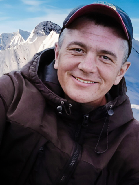 Михаил, Россия, Екатеринбург, 45 лет. Познакомлюсь с женщиной для любви и серьезных отношений, брака и создания семьи.Добрый, спокойный, не боюсь труда . Люблю природу театр кино всё зависит от настроения.