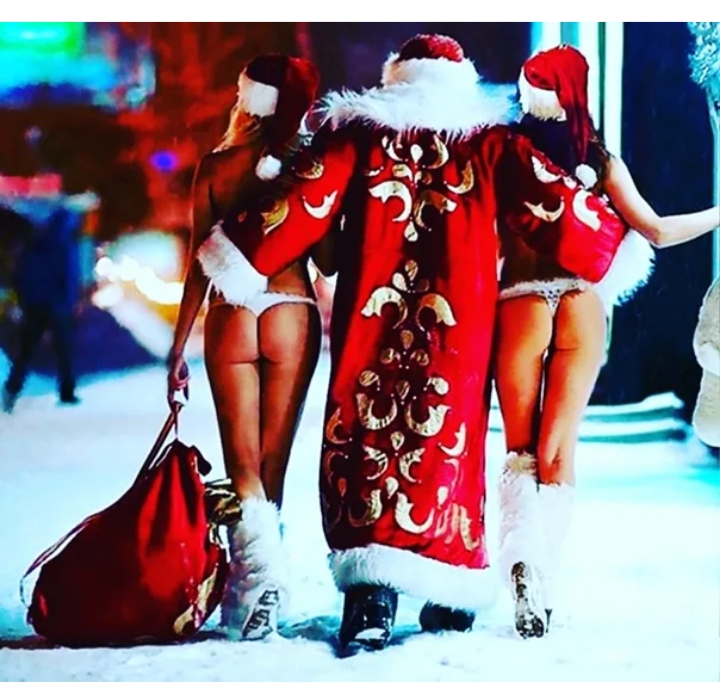 Дед мороз и снегурочка 18. Дед Мороз и две Снегурочки. Пьяный дед Мороз и Снегурочка. Дед Мороз со снегурочками. Снегурочка Негросучка.