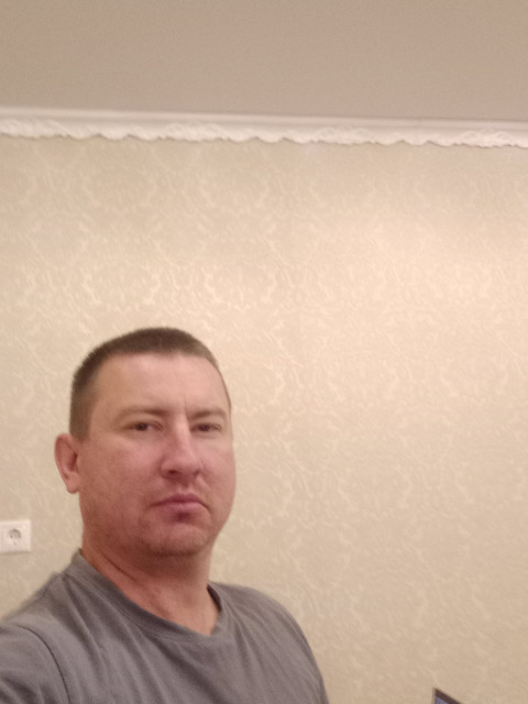 Евгений, Россия, Челябинск, 38 лет. Хотелось бы встретить ту самую с которой будет комфортно в жизни. Разведен, характер не подарок, собственник. 