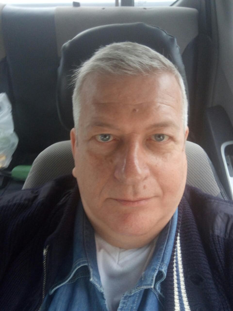 Игорь, Россия, Москва, 73 года, 2 ребенка. Познакомлюсь с женщиной для брака и создания семьи, дружбы и общения. 
Можно гостевой брак.Люблю дачу и всё, что с ней связано. Давно в разводе.