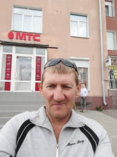 Евгений, Россия, Омск, 44 года. Он ищет её: Не глупую стройную симпотяшку Анкета 561530. 