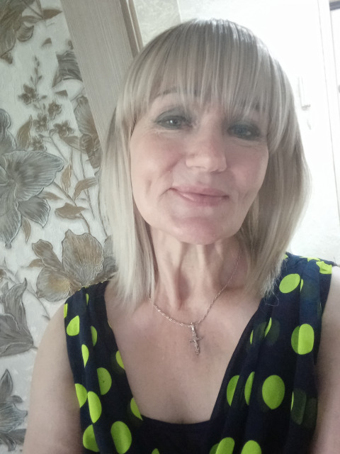 Елена, Россия, Брянск, 55 лет, 1 ребенок. Познакомлюсь с мужчиной для дружбы и общения.  Анкета 562731. 