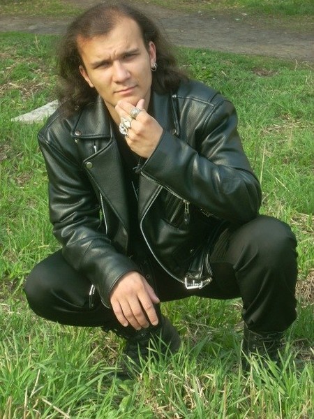 Бочков Саша, Россия, Санкт-Петербург, 35 лет. Хочу найти Добрую, верную, желательно чтобы не курила, не пила, и так далее. Работаю мерчендайзером, в свободное время хожу в театры, в кино, встречаюсь с друзьями, читаю книги,