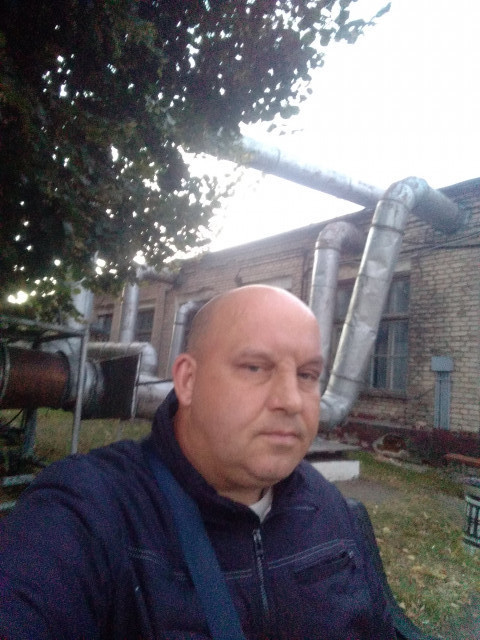 Андрей, Минск, м. Парк Челюскинцев, 49 лет, 1 ребенок. Познакомлюсь с женщиной для любви и серьезных отношений, брака и создания семьи. Живу в Минске. Один. Не разведен пока. Есть дочка. Хочу встретить на своей тропинке любимую девушку.