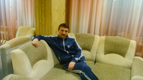 Олег, Россия, Мирный, 50 лет, 1 ребенок. Хочу найти для серьезных отношений, красивую жизни радостнуюработаю в тайге по вахте. остальное при переписке