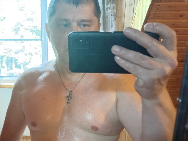 Олег, Россия, Москва, 52 года, 4 ребенка. Хочу найти Если ты в зеркале случайно увидишь девушку, на вид 38-45, которая не против жить в загородном доме, Разошлись с женой, со мной 4х летняя красотка, ищем себе новую хозяйку, если ты стройная, тебе плюс 