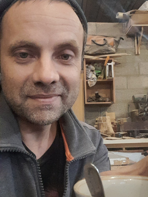 Владимир, Россия, Новокуйбышевск, 41 год. Работаю с деревом, делаю интерсные штуки😄 зарабатываю руками. Люблю природу, лес и всё, что 