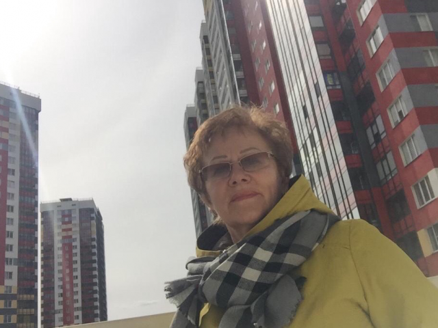 Татьяна Николаева, Россия, Санкт-Петербург, 62 года. Она ищет его: Спокойный, ответственный, не болтливый, больше думающий о других чем о себе. Вредные привычки - в меМне 60 лет, в разводе, дети взрослые. 
Спокойная, больше слушаю чем говорю. 
Не работа