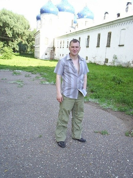 Виктор Иванов, Россия, Великий Новгород, 43 года. Хочу найти адекватную. до 43летработа и дом. не курю. глупые компании не переношу. 