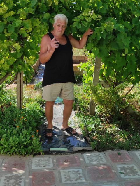 Вячеслав Малиновский, Россия, Симферополь, 74 года. Хочу найти Хозяйку в дом согласную жить в тихом местеЖиву в селе возле Евпатории в частном доме 8 км до моря с внуком 7 лет как купил дом обустраиваюсь