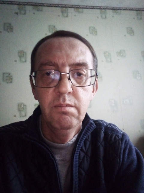 Олег, Россия, Псков, 47 лет, 2 ребенка. Познакомлюсь с женщиной для любви и серьезных отношений. Жуву один, курю, ищу женщину для семьи