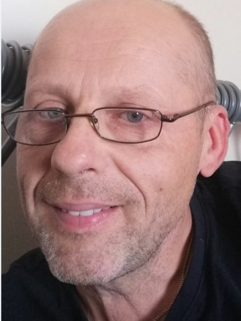 Leo, Великобритания, Лондон, 54 года. Нормальный мужчина, сложно себя хвалить. Все прн общении