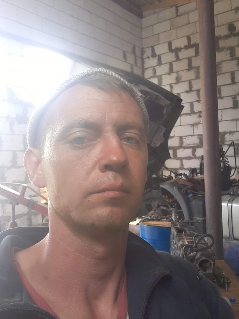 Михаил Клюев, Россия, Калининград, 35 лет. Хочу найти Простую добрую девушку. Я простой парень каторы хочет найти вторую полавинку. 