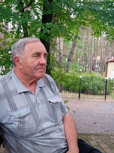 Владимир, Россия, Луганск, 70 лет. Хочу найти Одинокую, добрую. Не работаю, занимаюсь сад огород кролики цветы. 