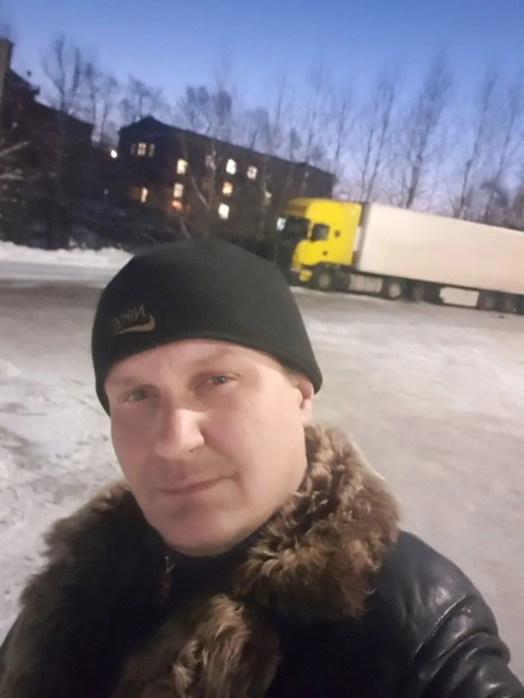 Илья, Россия, Санкт-Петербург, 40 лет. Не женат в поисках серьезных отношений