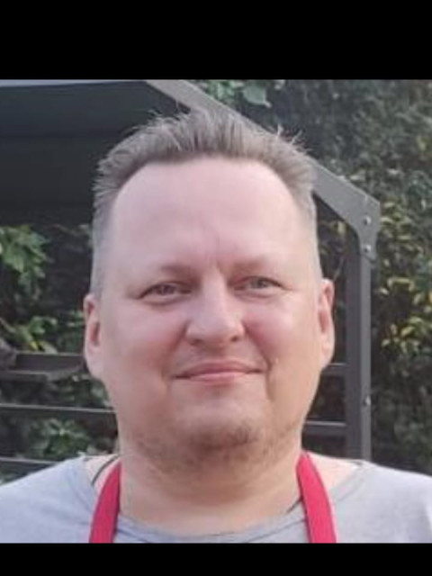 Денис, Россия, Москва, 50 лет. Быть в отношениях, значит, уважать друг друга, доверять в самых сокровенных ипостасях жизни. 
%