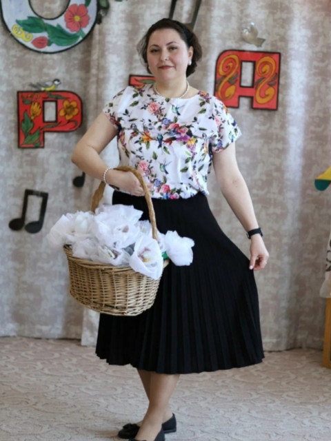 Элечка, Россия, Москва, 45 лет, 1 ребенок. Познакомлюсь с мужчиной для любви и серьезных отношений.Метро Щёлковская. 
Доброго времени суток. Эля, очень приятно🙂, мне 45 лет. Я свободна от бр