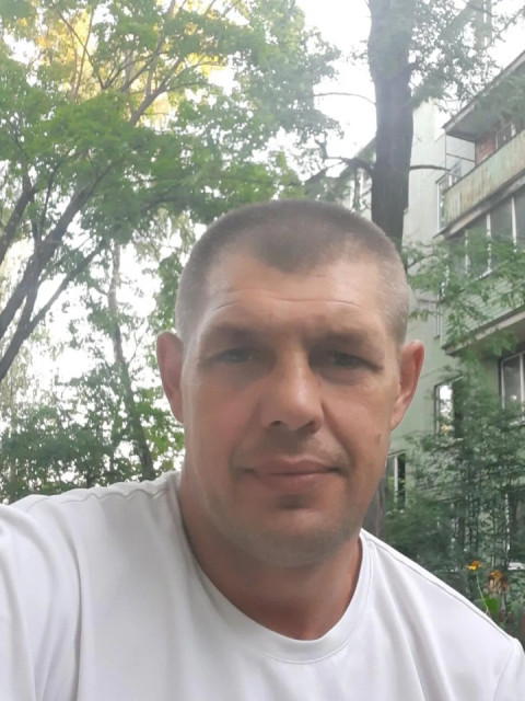 Сергей, Россия, Брянск, 46 лет, 2 ребенка. Познакомлюсь с женщиной для дружбы и общения. Добрый, умеющий любить, работающий