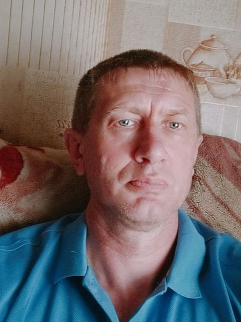 Вадим, Россия, Бобров, 48 лет. Ищу женщину, для создания крепкой и дружной семьи. Не пью , не курю. С руками и головой. Сейчас живу в селе. 