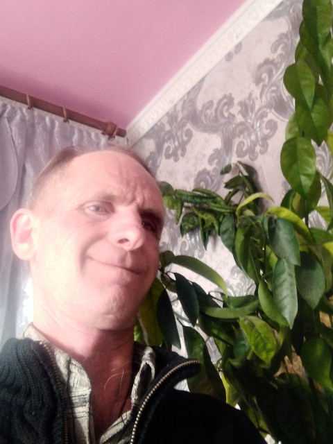 Виктор, Молдова, Кишинёв, 55 лет. Хочу найти Честную, хорошую хозяйку, верную и с чувством юмора. Я из Молдавии. Ищу вторую половинку. Занимаюсь с землёй. Я вдовец
