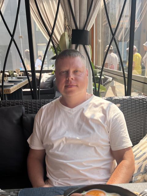 Андрей, Россия, Москва, 40 лет. Он ищет её: Познакомлюсь с женщиной для любви и серьезных отношений, брака и создания семьи, дружбы и общения.  Анкета 618070. 