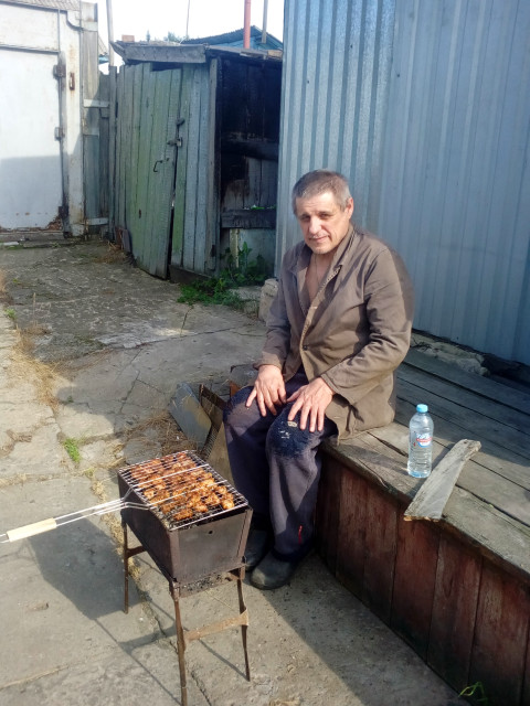 Игорь, Россия, Новосибирск, 59 лет, 1 ребенок. Он ищет её: Работящую, чтобы работала по дому и на работеЖиву в Новосибирске в частном доме ищу домработницу себе. 