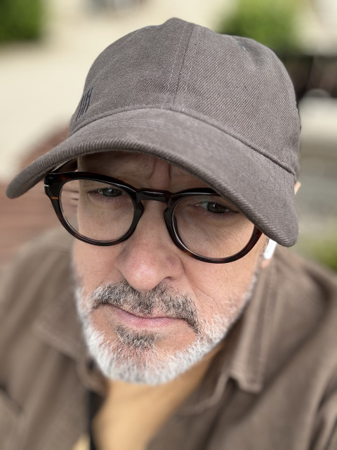Александр, Россия, Москва, 57 лет, 1 ребенок. Познакомлюсь с женщиной для дружбы и общения.Всю жизнь живу в Москве. 
Дети взрослые, живут отдельно. 
Неплохо, мне кажется, разбираюсь в медиц