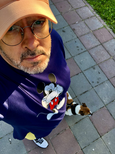 Александр, Россия, Москва, 57 лет, 1 ребенок. Познакомлюсь с женщиной для дружбы и общения.Всю жизнь живу в Москве. 
Дети взрослые, живут отдельно. 
Неплохо, мне кажется, разбираюсь в медиц