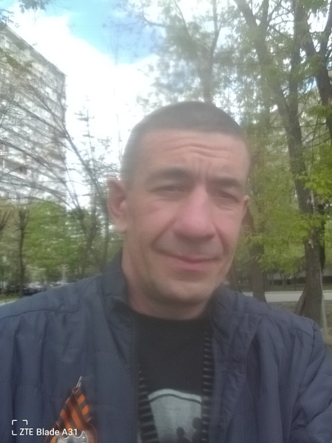 Алексей, Россия, Москва, 49 лет, 2 ребенка. Познакомлюсь с женщиной для любви и серьезных отношений, брака и создания семьи, воспитания детей. Работаю на складе, занимаюсь спортом. Люблю жизнь во всех её проявлениях, верующий православный. 