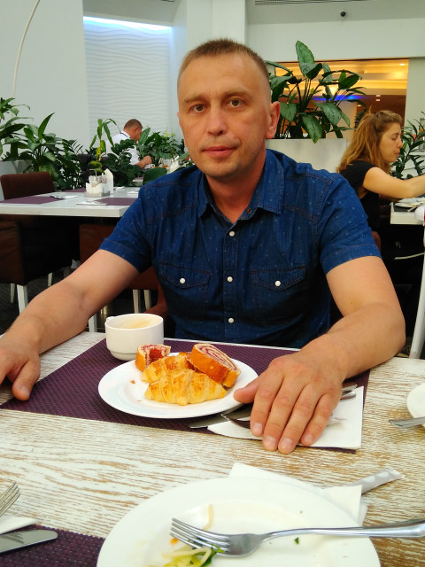 Андрей, Россия, Луганск, 40 лет, 1 ребенок. Познакомлюсь с женщиной для дружбы и общения.  Анкета 640706. 