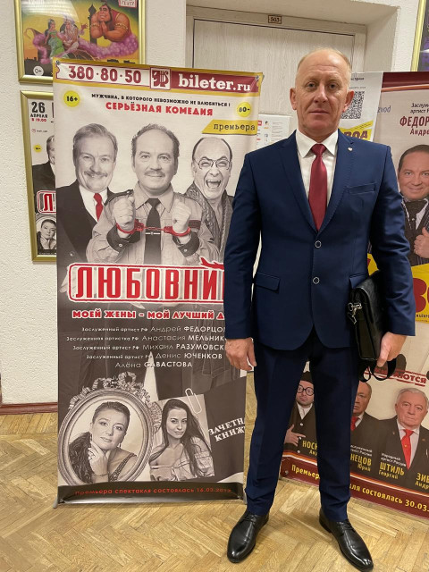 Юрий, Россия, Санкт-Петербург, 55 лет. Он ищет её: женщину для любви и серьезных отношений . В кафе не хожу, лучше в театр.  Анкета 643270. 