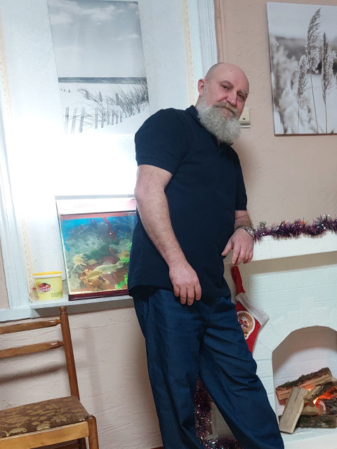 Андрей, Россия, Краснодар, 50 лет. Хочу найти Ценю доброту. Уважаю честность, порядочность, хозяйственность, уважение.. Приветствуется умение отстЖиву в сельской местности .. Говорят что похож характером на Гошу из фильма Москва слезам не верит..