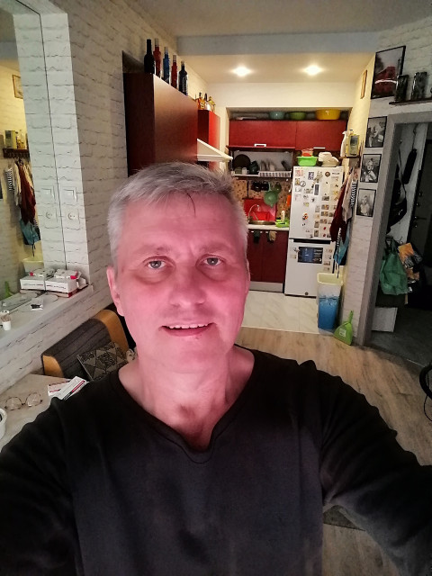 Павел, Санкт-Петербург, м. Купчино, 59 лет, 1 ребенок. Ищу: Подруга нужна мне чтобы любила. И чем-нибудь вкусненьким Пашку кормила. Когда я болею чтобы она сострадала....  Анкета 654039. 