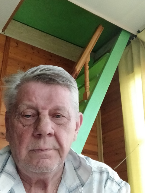 Александр, Россия, Санкт-Петербург, 71 год. Познакомлюсь с женщиной для любви и серьезных отношений. Остался и живу один дача, машина, кот. Заходите в мой дом 🏡 мои двери открыты