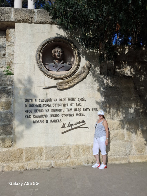 Елена, Москва, м. Медведково, 58 лет, 1 ребенок. Хотелось пообщаться с порядочным, добрым с чувством юмора  человеком.. А там дальше видно будет... Добрый день. Живу в СВАО . Дети все выросли. Ищу человека , для общения и может даже каких-то отноше