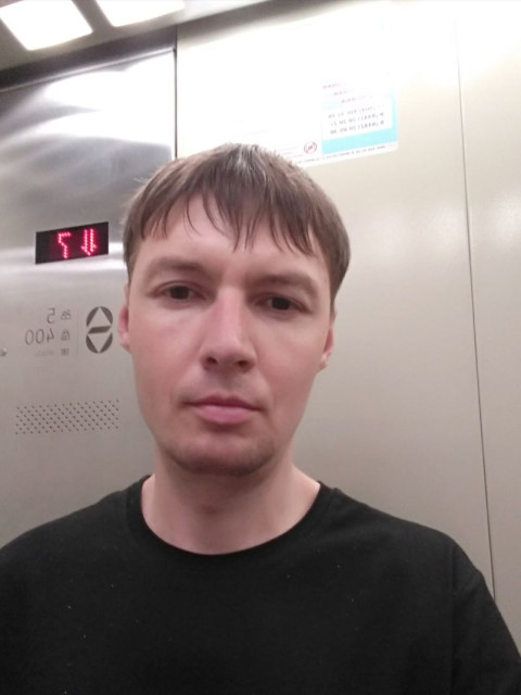 Владимир, Россия, Волгоград, 38 лет. не курю, работаю веб разработчиком