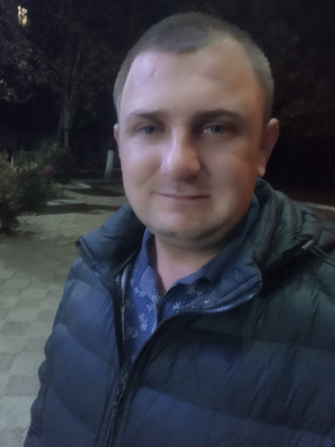 Денис, Россия, Симферополь, 28 лет. Познакомлюсь с девушкой для любви и серьезных отношений. Я в меру упитанный мужчина  мне 25 лет ищу девушку для серьёзных отношений